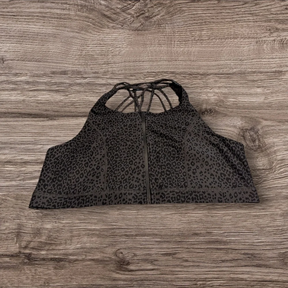 Torrid Low Impact Wireless Strappy Back Active Sport/Workout Top - Picture 3 of 6